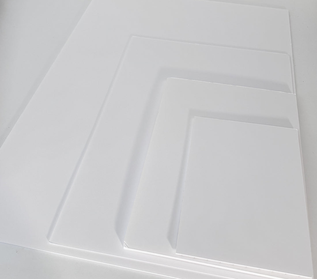 Panneau de carton mousse blanc, aussi appelé carton plume