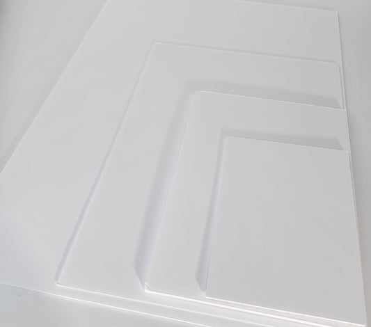 Panneau de carton mousse blanc, aussi appelé carton plume
