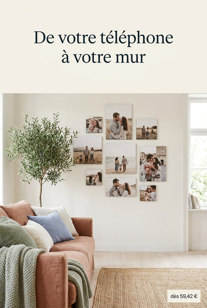 Mur galerie de photos imprimées sur carton mousse dans un salon